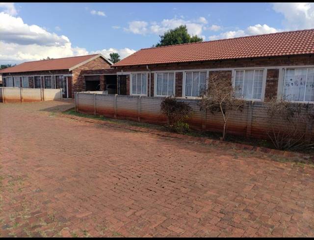 2 BEDROOM TOWNHOUSE FOR SALE IN THE ORCHARDS